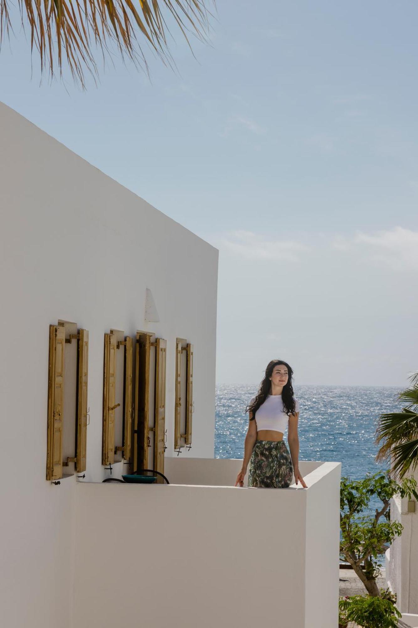 Santorini Crystal Blue Boutique Καμάρι