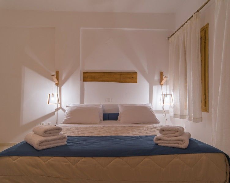 Santorini Crystal Blue Boutique Kamári