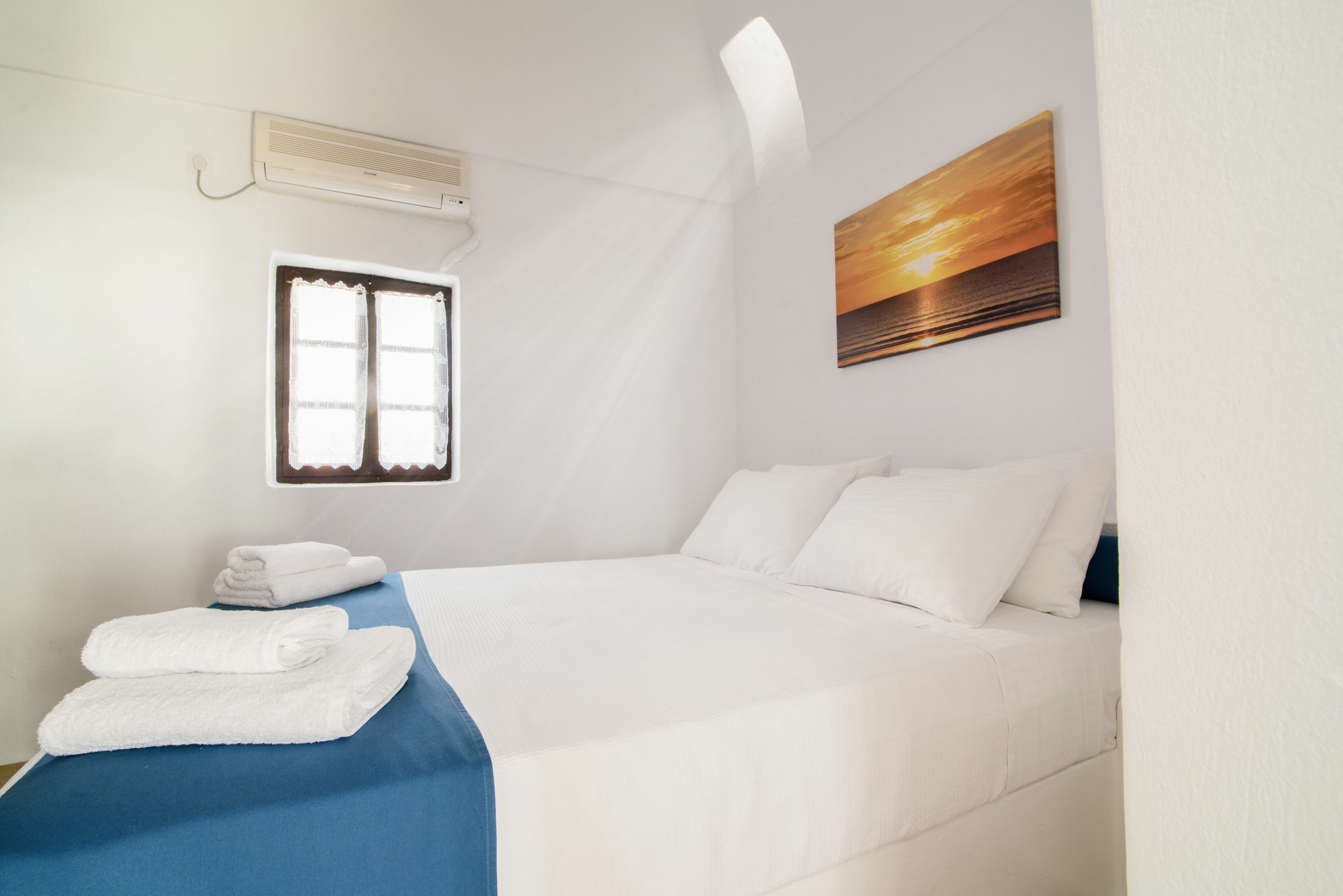 Santorini Crystal Blue Boutique 4* Kamári